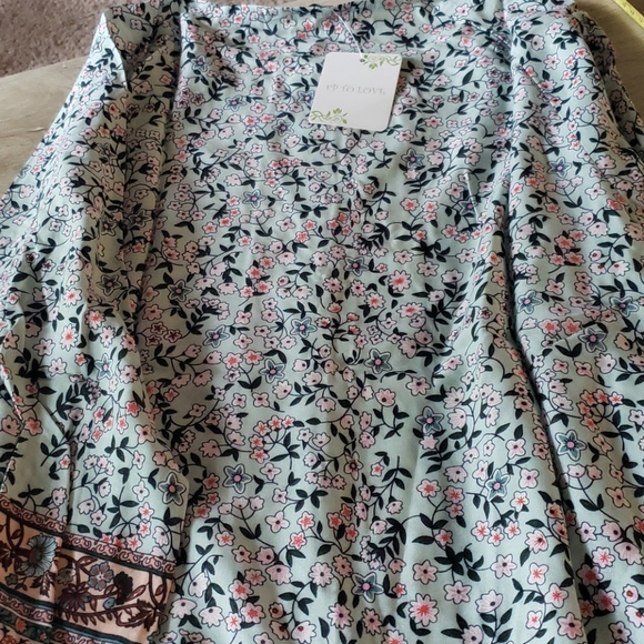 ‼️S left💞New boutique Button Front blouse - Picture 8 of 8